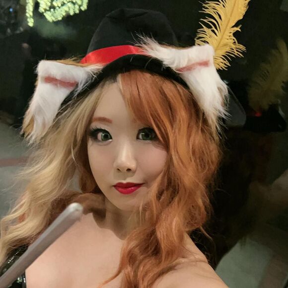 Copper Red Auburn Wig with Blonde Streak - Picture 2 of 6